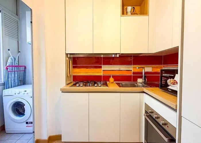 Cozy 2br For 6 Guests Near Metro, Piazza Vittorio Apartment
