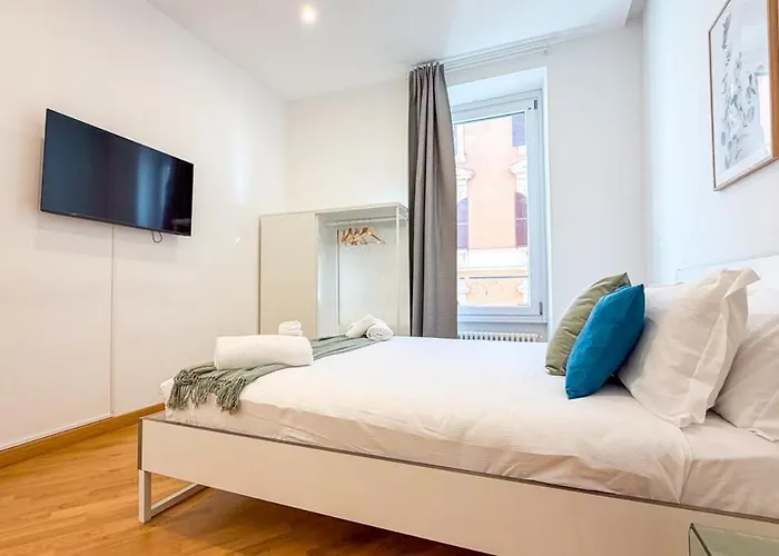 Cozy 2br For 6 Guests Near Metro, Piazza Vittorio * Rom