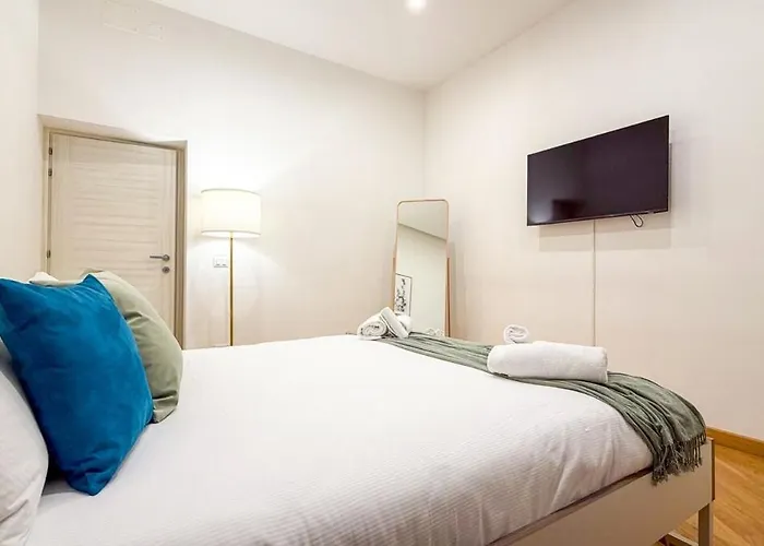 Cozy 2br For 6 Guests Near Metro, Piazza Vittorio