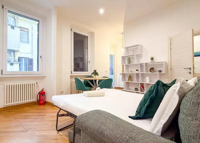 Apartment Cozy 2br For 6 Guests Near Metro, Piazza Vittorio Rom