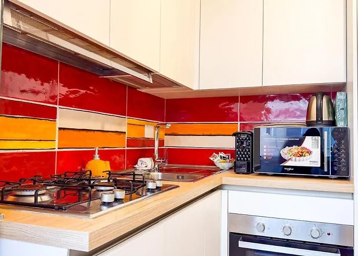 Cozy 2br For 6 Guests Near Metro, Piazza Vittorio *