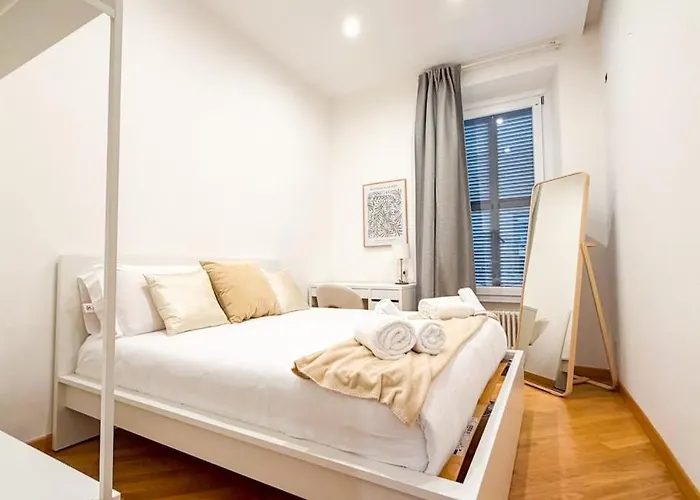Cozy 2br For 6 Guests Near Metro, Piazza Vittorio Apartment Rom